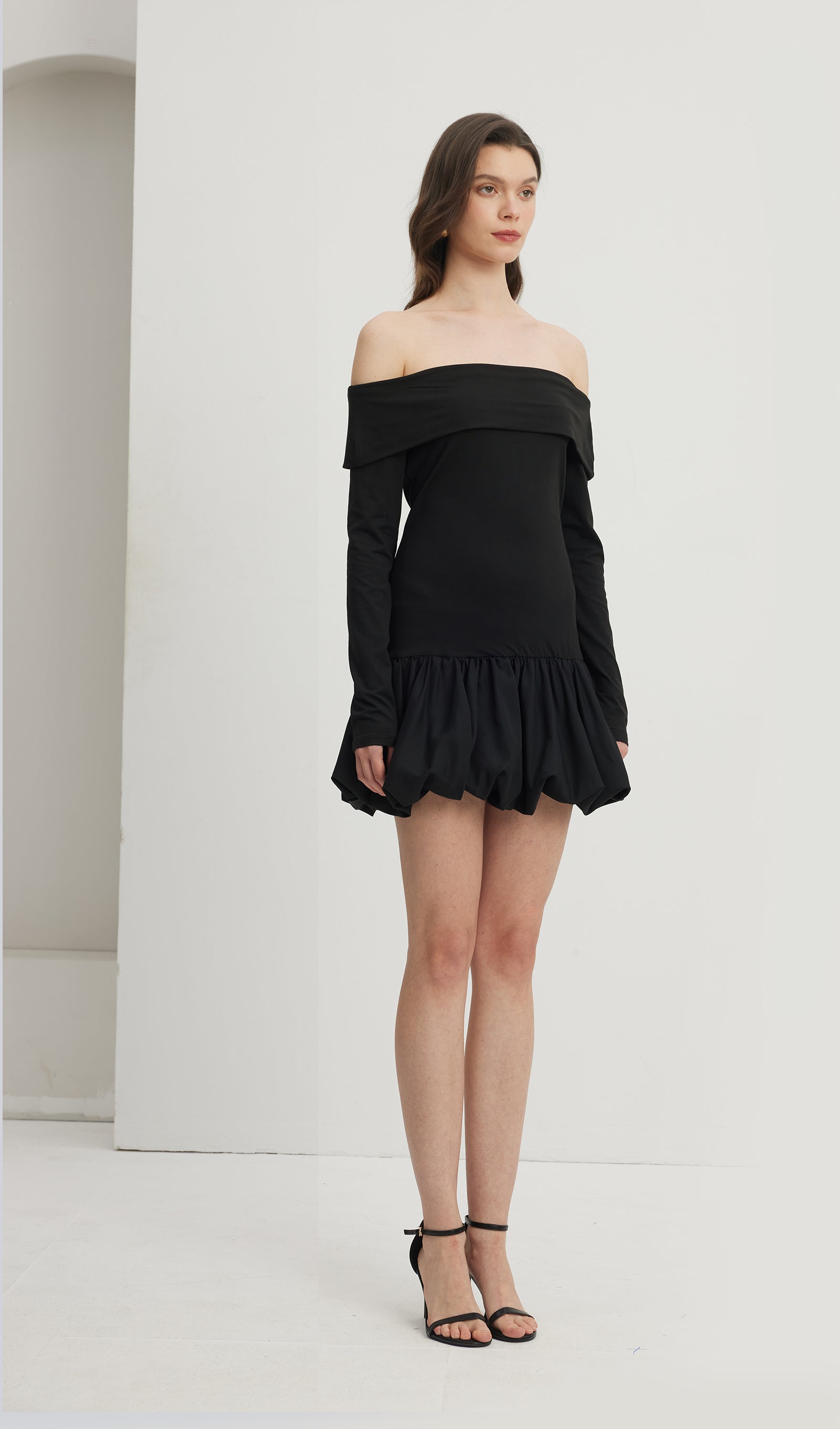 Open Shoulders Balloon Mini Dress-Black