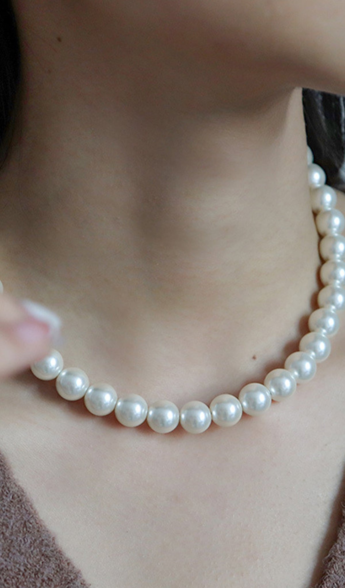 Elegant Simple Pearl Necklace