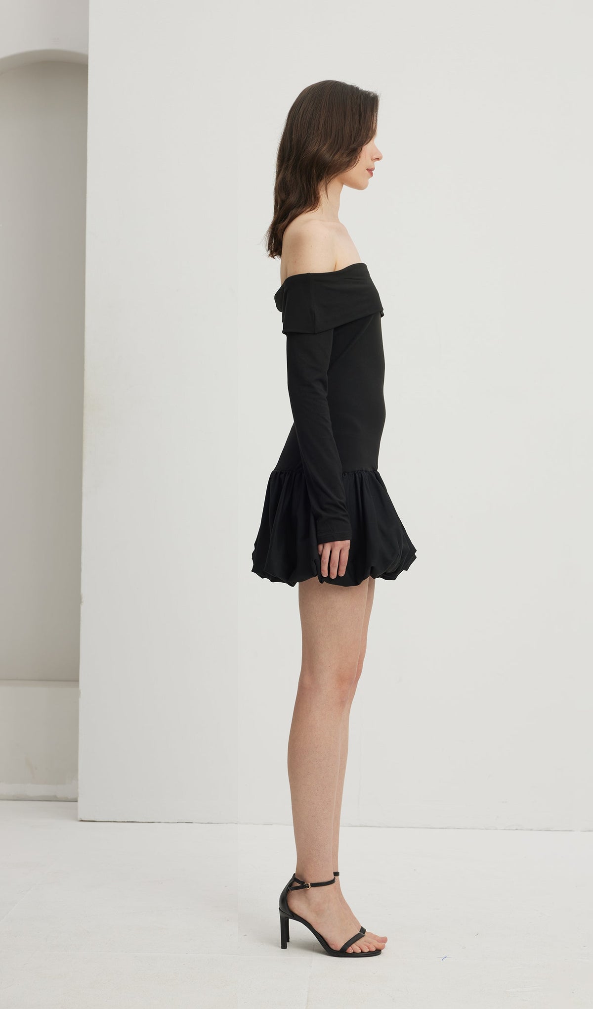 Open Shoulders Balloon Mini Dress-Black