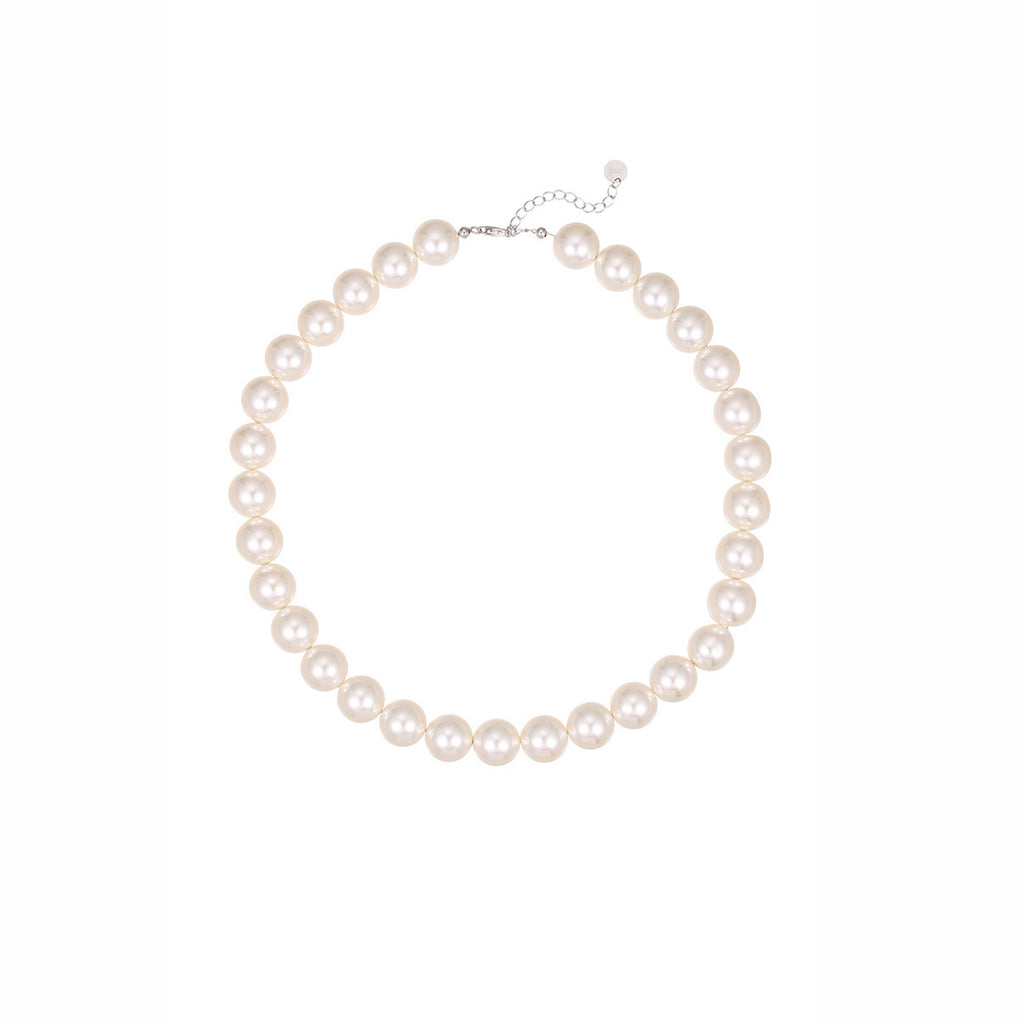 Elegant Simple Pearl Necklace